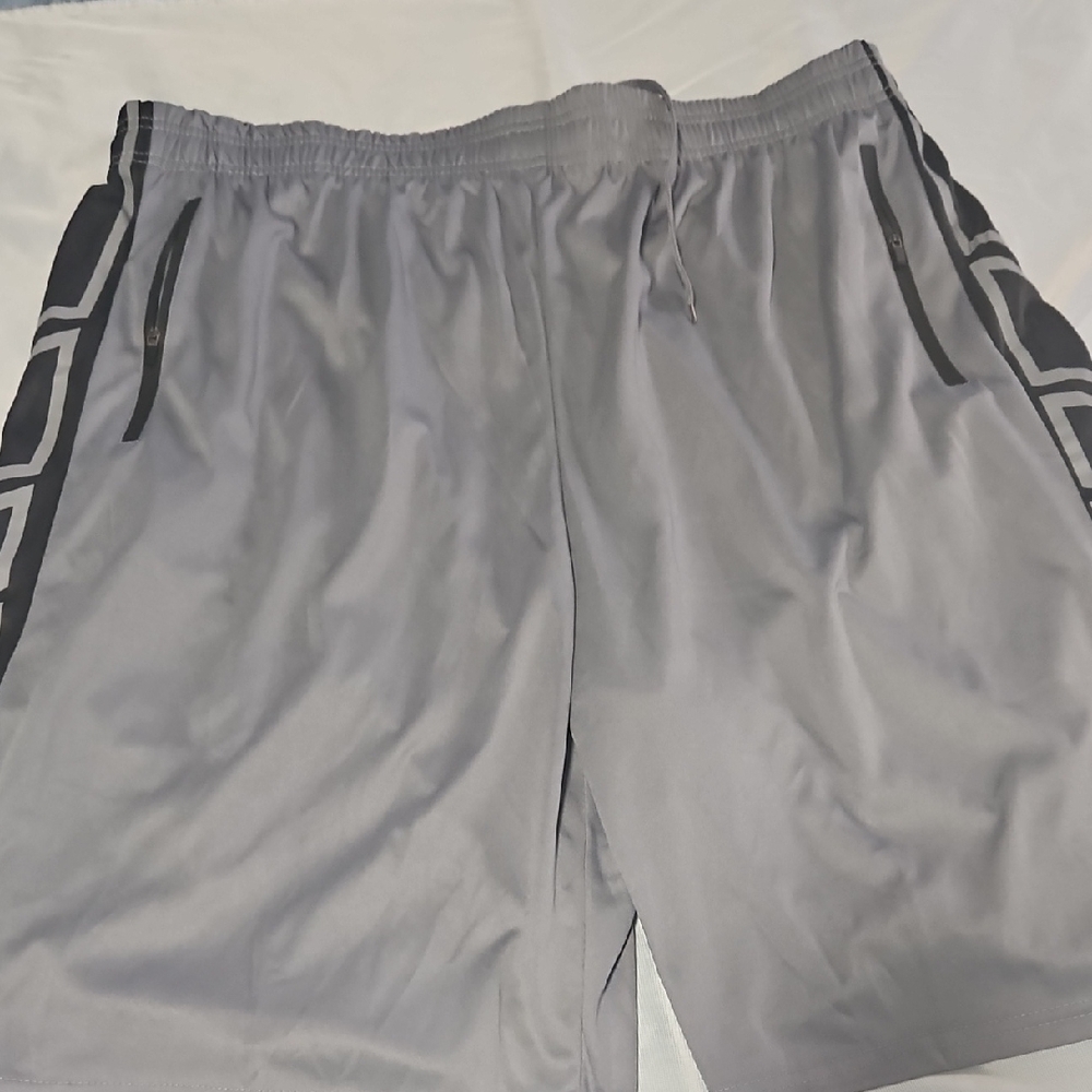 .Light Gray Athletic Shorts with Moisture-Wicking Fabric with zip pockets